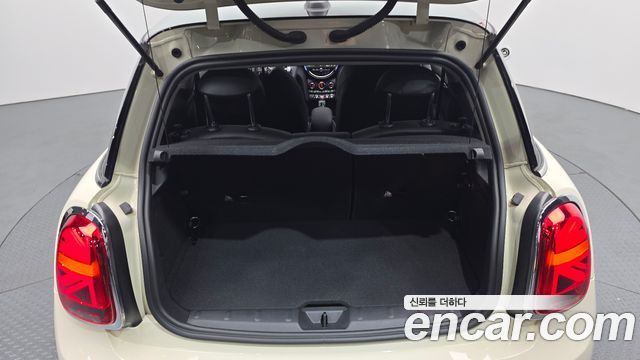 Mini Cooper 2022 — photo 26