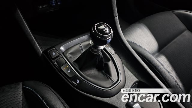 Hyundai Veloster 2019 — photo 12