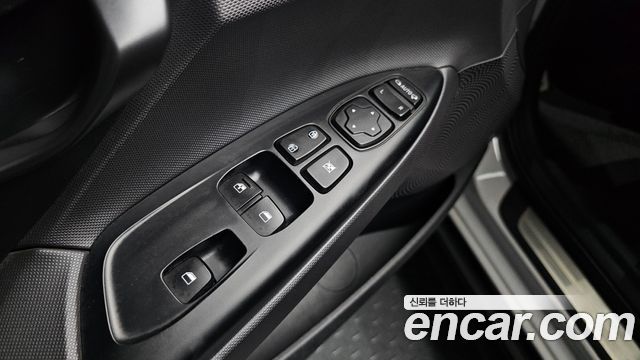 Hyundai Veloster 2019 — photo 23