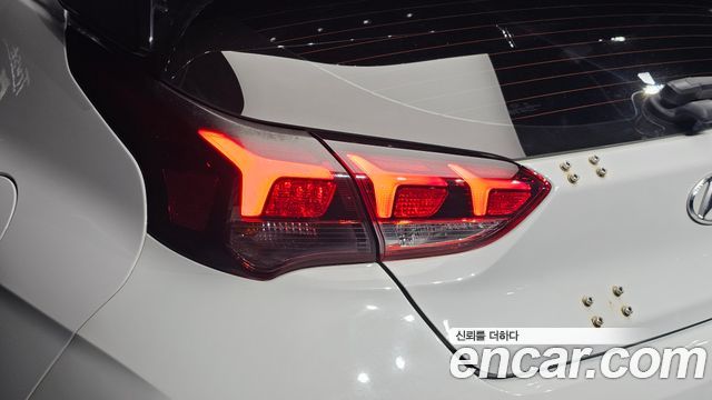Hyundai Veloster 2019 — photo 9