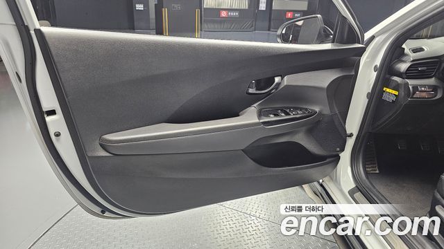 Hyundai Veloster 2019 — photo 14