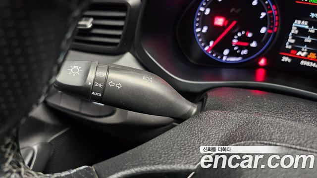 Hyundai Veloster 2019 — photo 28