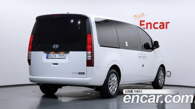 Hyundai Staria 2026 — photo 2
