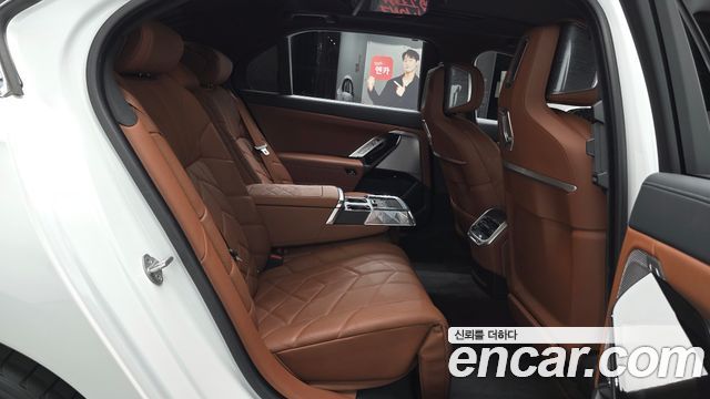 BMW 7-Series 2024 — photo 17