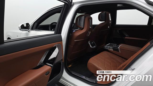 BMW 7-Series 2024 — photo 18