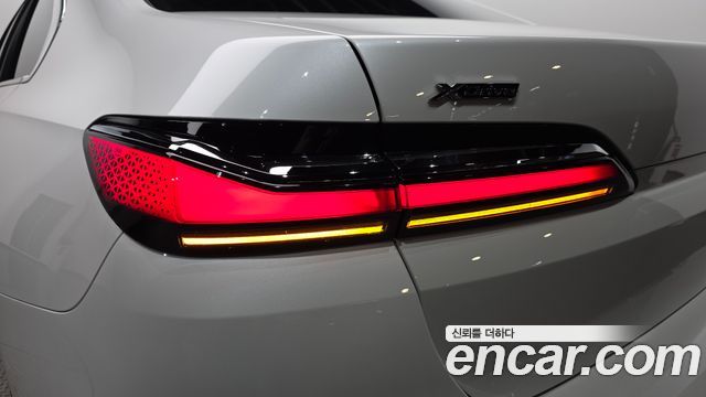 BMW 7-Series 2024 — photo 9