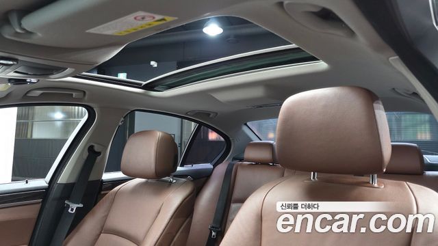 BMW 5-Series 2013 — photo 18