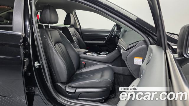 Hyundai Sonata 2022 — photo 11