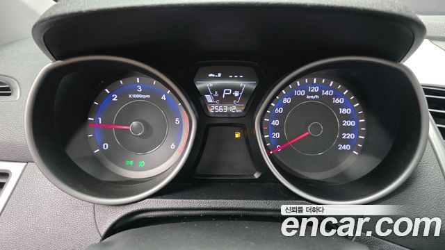 Hyundai AVANTE 2014 — photo 8