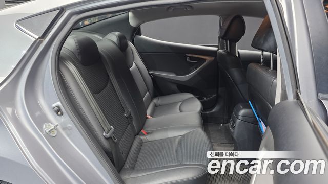 Hyundai AVANTE 2014 — photo 12