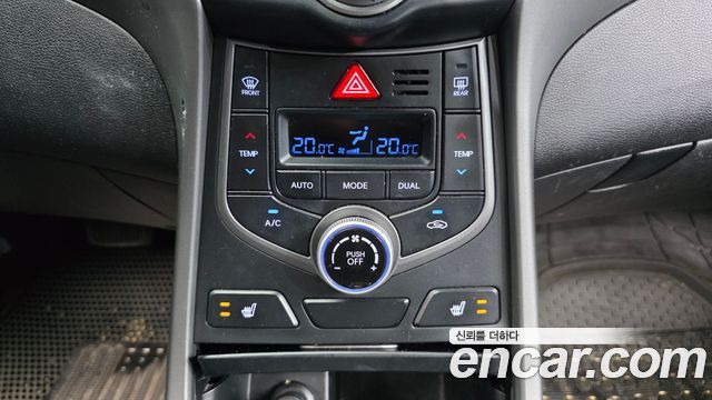 Hyundai AVANTE 2014 — photo 17