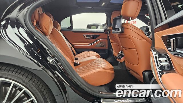 Mercedes-Benz S-Class 2024 — photo 17