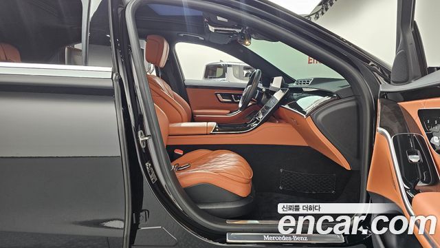 Mercedes-Benz S-Class 2024 — photo 16