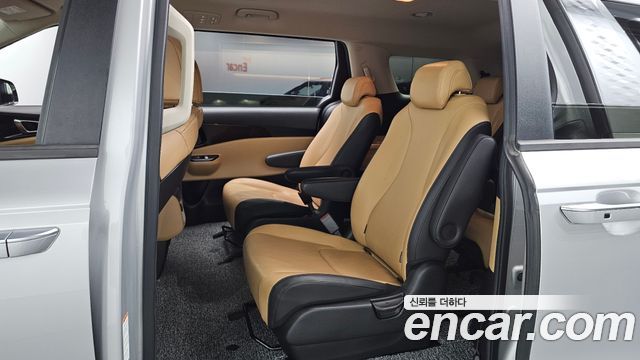Kia Canival 2021 — photo 16