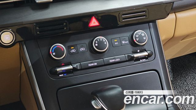 Kia Canival 2021 — photo 31