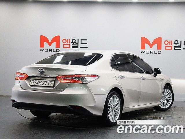 Toyota Camry 2018 — photo 2