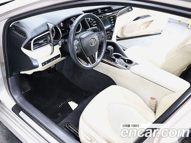 Toyota Camry 2018 — photo 10