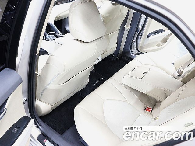 Toyota Camry 2018 — photo 11