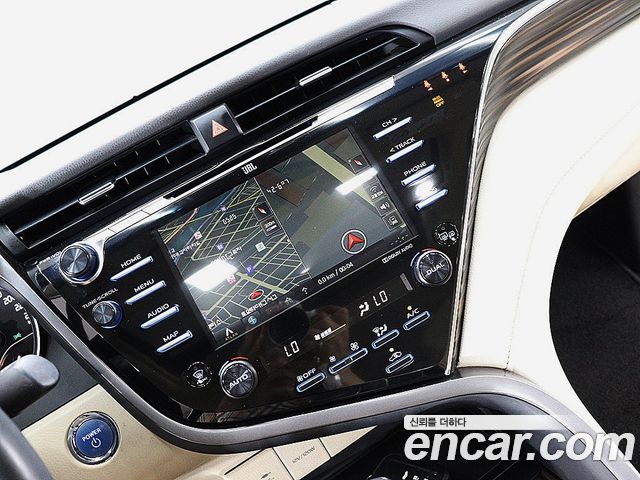 Toyota Camry 2018 — photo 13