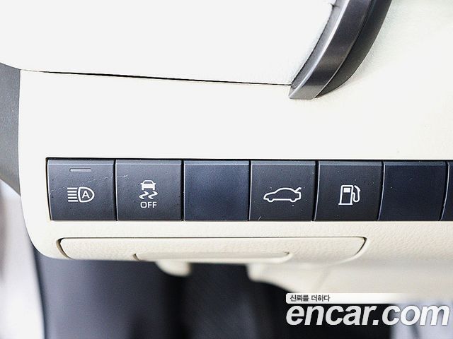 Toyota Camry 2018 — photo 15