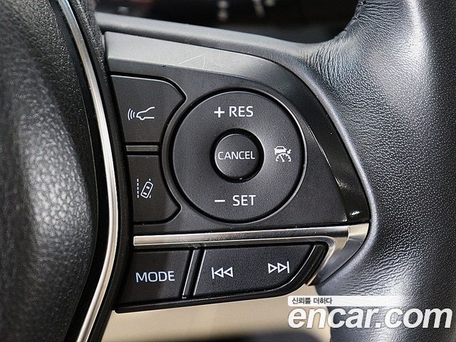Toyota Camry 2018 — photo 16