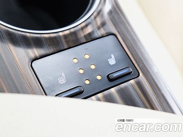Toyota Camry 2018 — photo 17