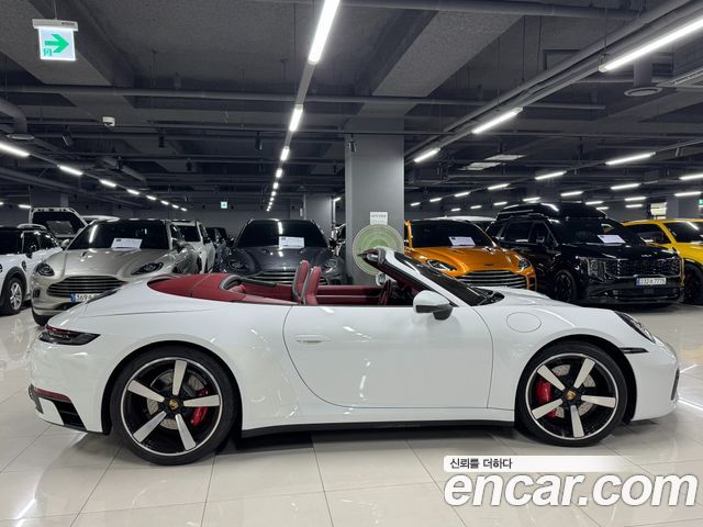 Porsche 911 2021 — photo 2