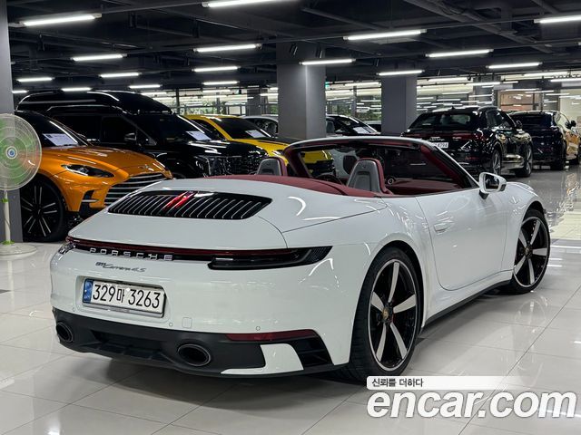 Porsche 911 2021 — photo 3
