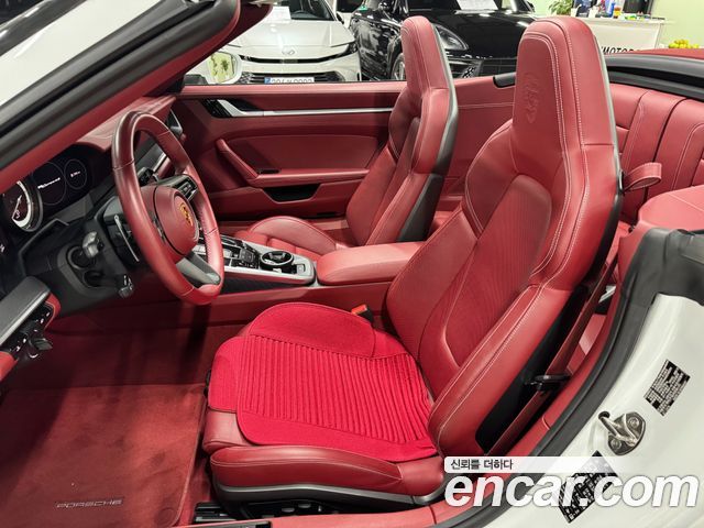 Porsche 911 2021 — photo 13