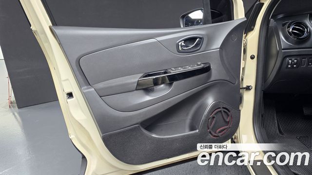 Renault Korea QM3 2015 — photo 14