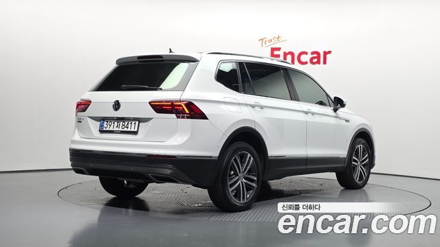 Volkswagen Tiguan 2018 — photo 2