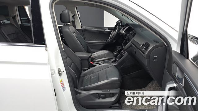 Volkswagen Tiguan 2018 — photo 11