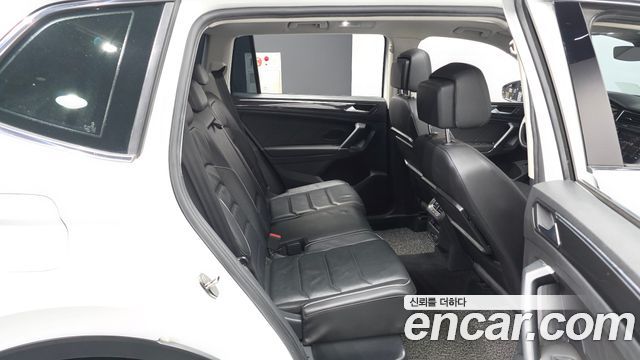 Volkswagen Tiguan 2018 — photo 12