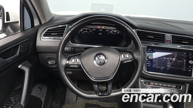 Volkswagen Tiguan 2018 — photo 13