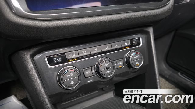 Volkswagen Tiguan 2018 — photo 16