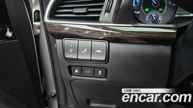 Kia K7 2017 — photo 18