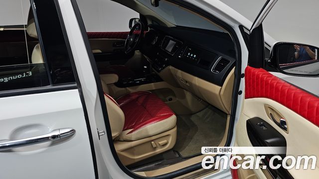 Kia Canival 2019 — photo 17