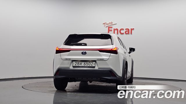 Lexus UX 2019 — photo 4