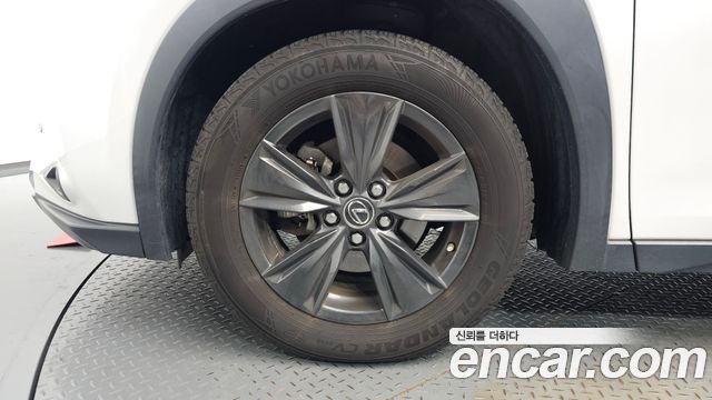 Lexus UX 2019 — photo 5