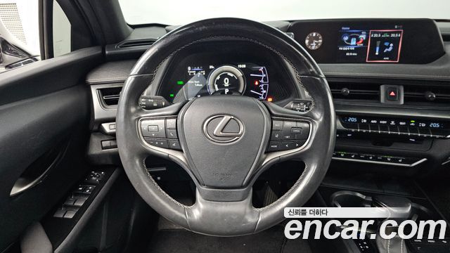 Lexus UX 2019 — photo 19