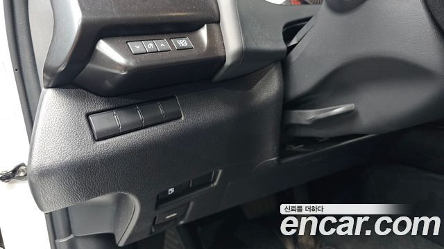 Lexus UX 2019 — photo 20