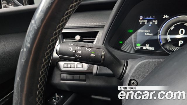 Lexus UX 2019 — photo 21