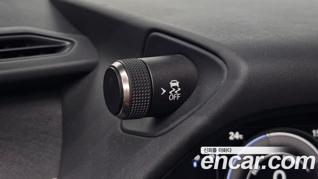 Lexus UX 2019 — photo 23