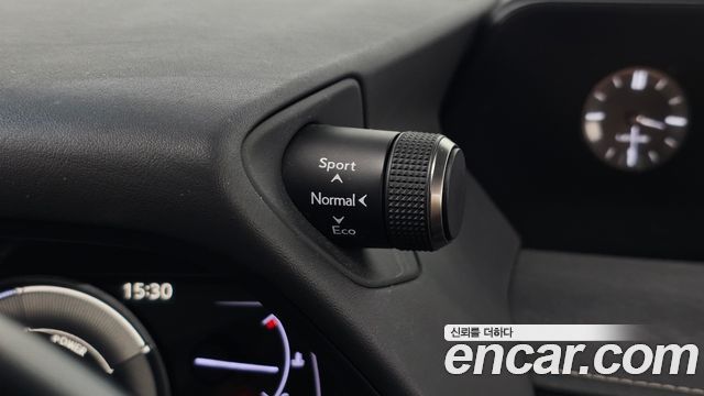 Lexus UX 2019 — photo 24