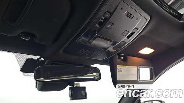 Lexus UX 2019 — photo 25