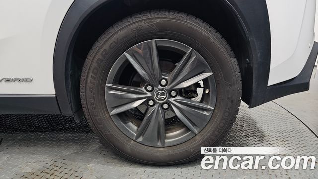 Lexus UX 2019 — photo 7