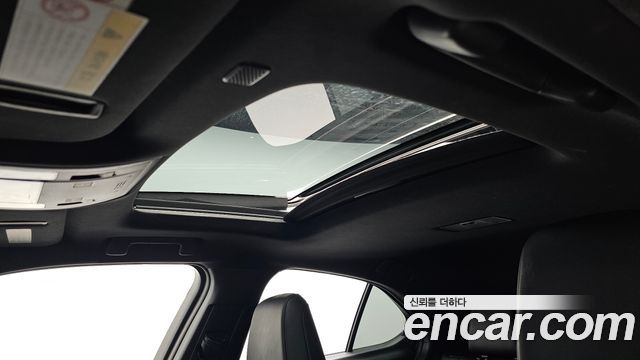 Lexus UX 2019 — photo 31