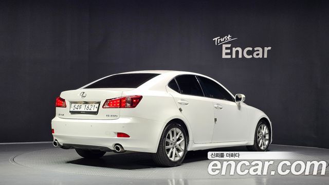 Lexus IS 2011 — photo 2