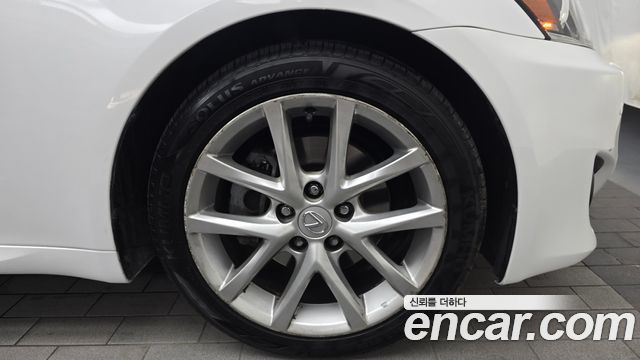 Lexus IS 2011 — photo 5