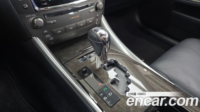Lexus IS 2011 — photo 9